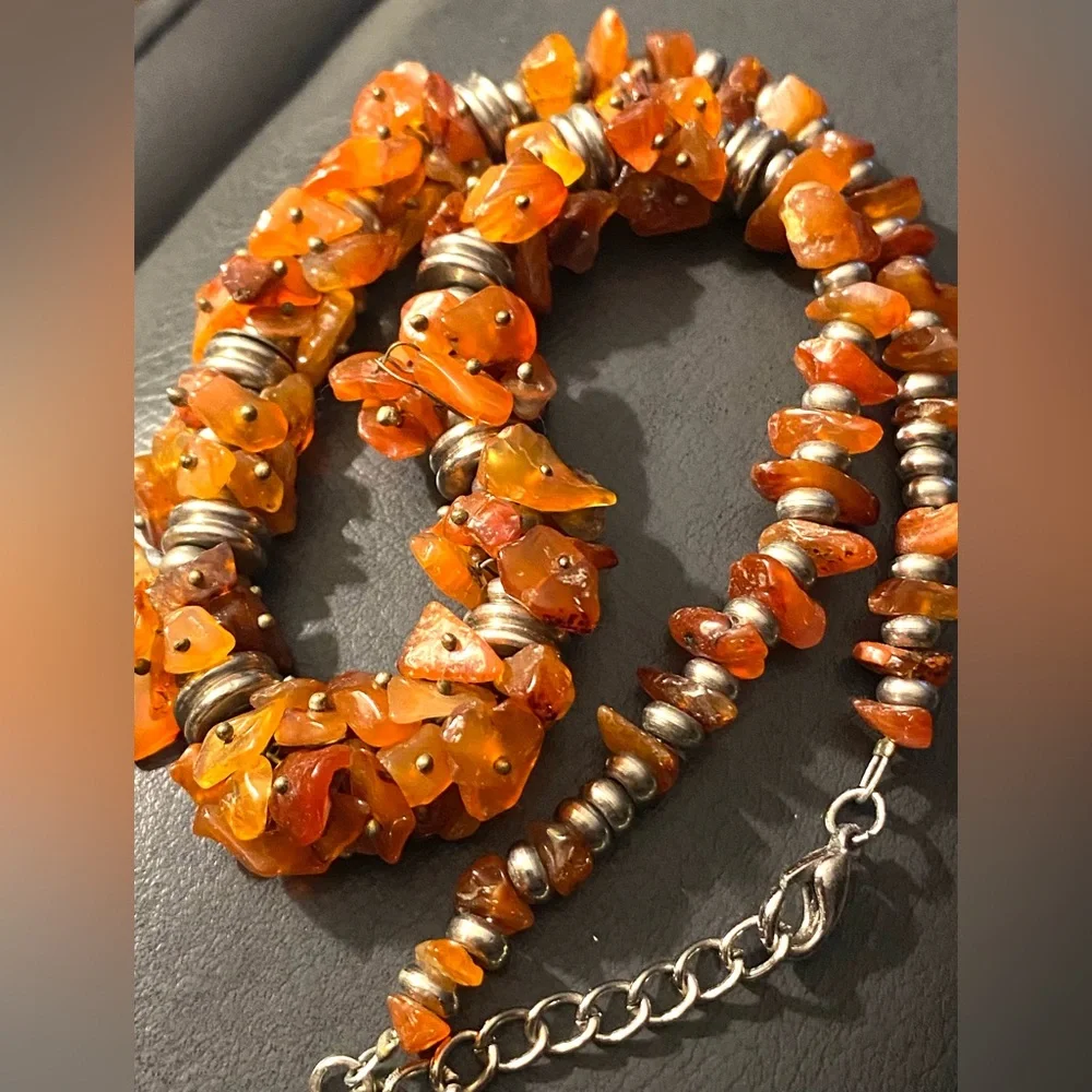Elegant Carnelian Chip Beaded Chocker Style Necklace Silver Tone Spacer Beads
